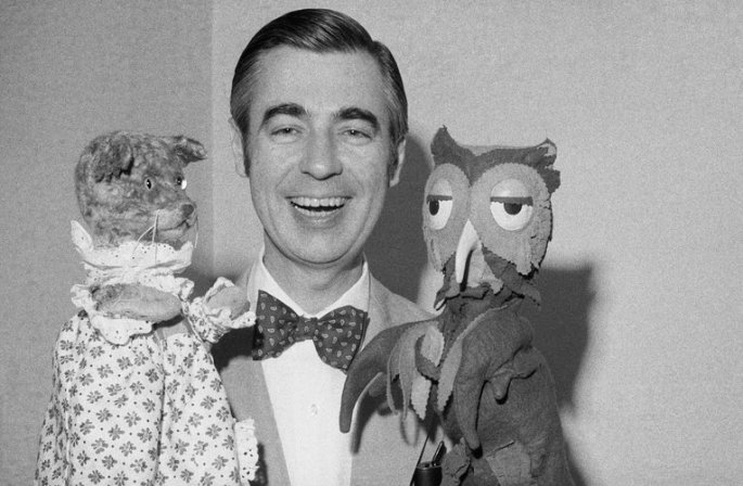 53-49302-mister-rogers-with-owl-and-cat-puppets-1528306507.jpg
